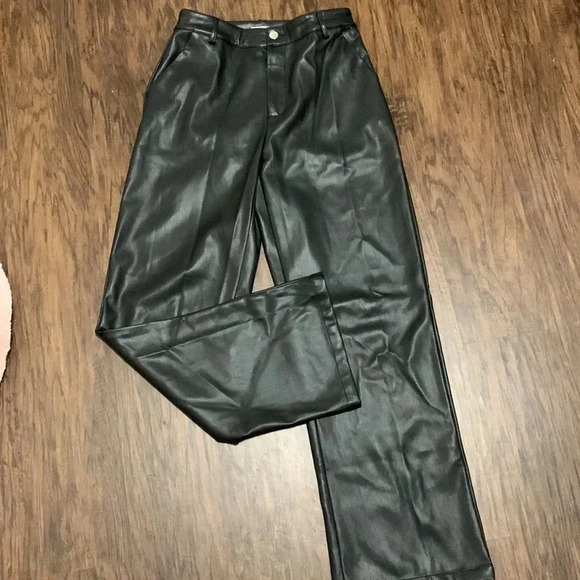 Beginning Boutique faux leather pants - Picture 4 of 14